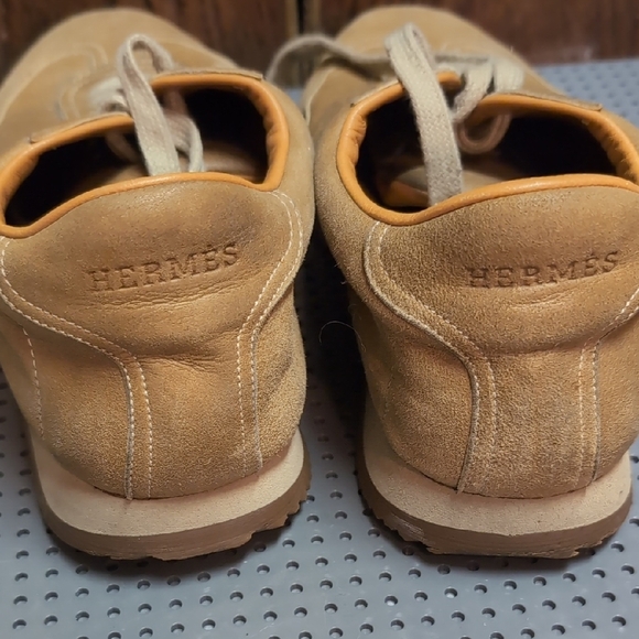 Hermes Tan Sneakers with Classic Design - Picture 5 of 8